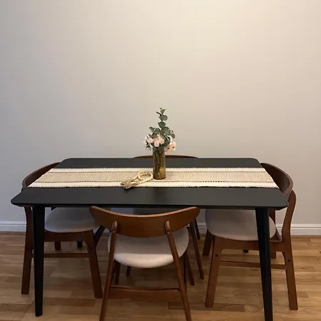 Bright En-suite With Free Parking And Bus Links Homestay szállás *