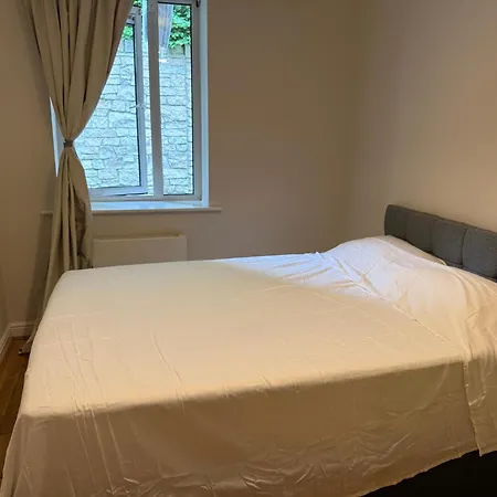 Bright En-suite With Free Parking And Bus Links Dublin