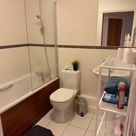 Homestay szállás Bright En-suite With Free Parking And Bus Links
