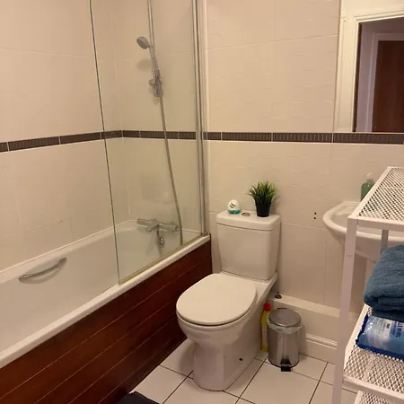 Homestay szállás Bright En-suite With Free Parking And Bus Links Dublin
